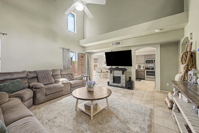 Building Photo - 761 E Rosemonte Dr