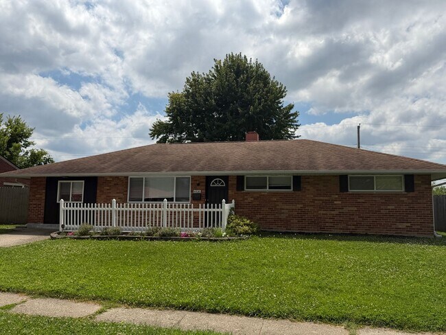 Building Photo - Updated 3 bedroom/2 Full Bath Huber Heights Ranch