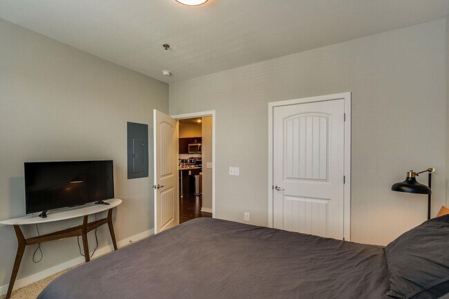 Building Photo - Chic East Nashville Two Bedroom Loft