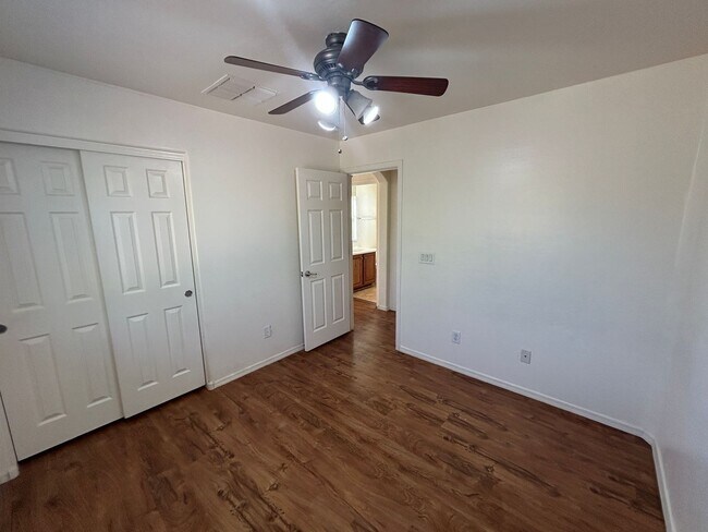 Building Photo - 14072 W Country Gables Dr