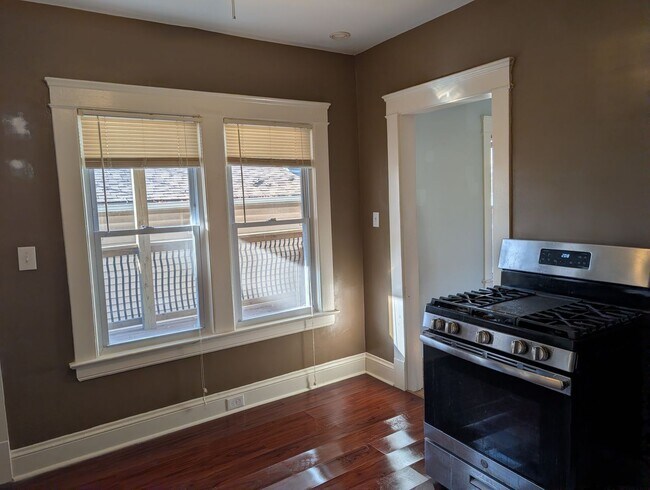 Building Photo - 1560 Coutant Ave