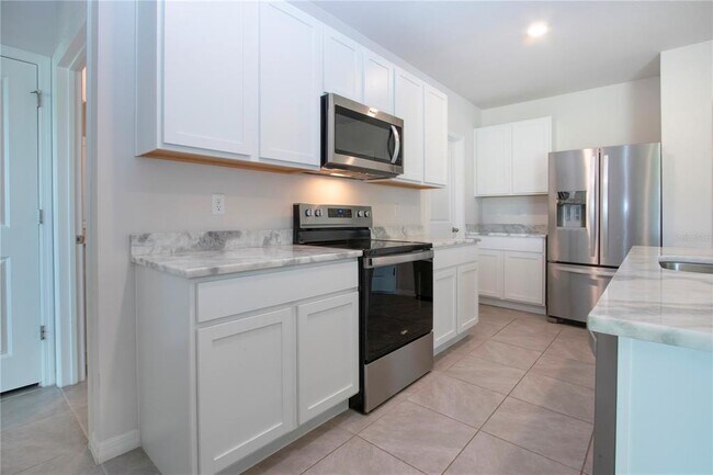 Building Photo - 3513 Hilltop Cir