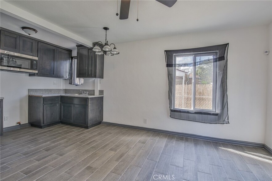 Dining room - 920 E 91st St