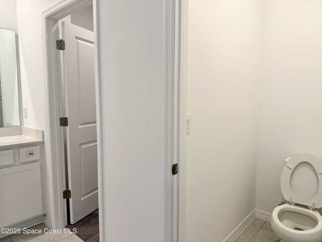 Building Photo - 917 Castleford Ave NE