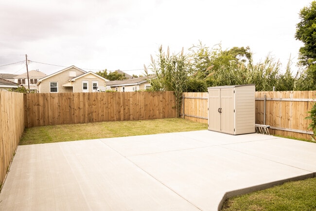 Building Photo - 431 Leboeuf St