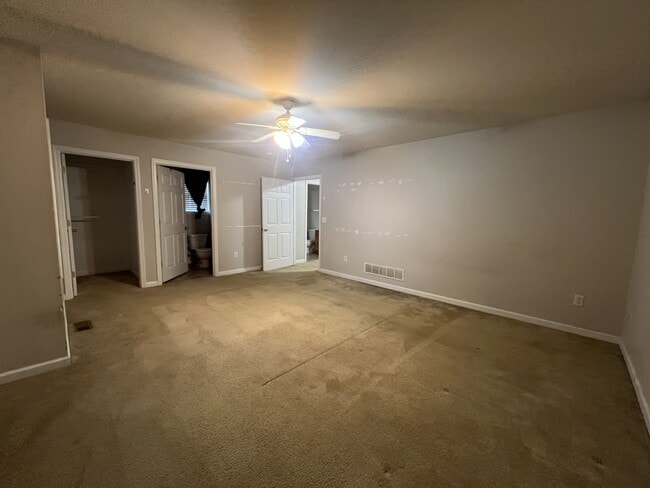 Building Photo - 122 Spence St