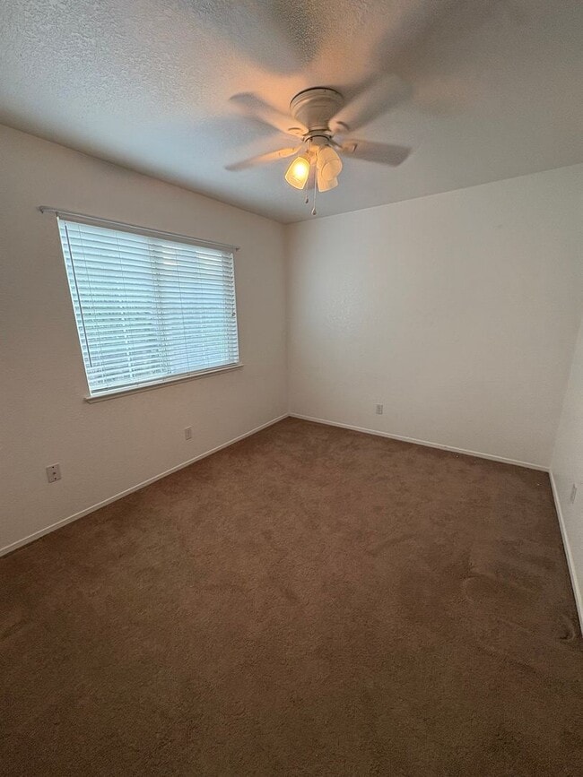Building Photo - 628 Saratoga Ct