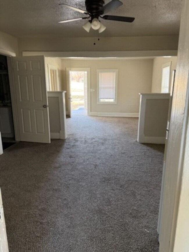 Building Photo - Cozy 2-Bedroom, 1-Bath Home – Move-In Ready