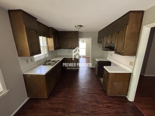 Building Photo - 135 Fox Hill Ct