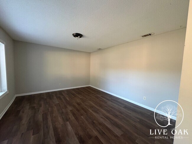 Building Photo - 714 Hemingway Dr