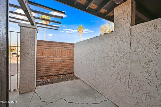Building Photo - 507 W Pebble Beach Dr