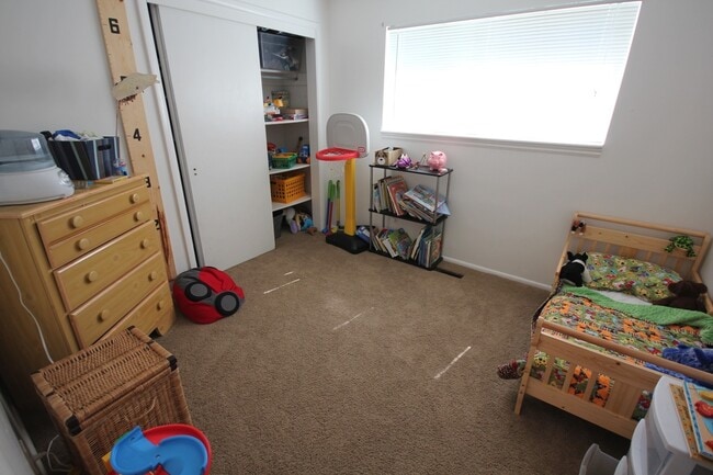 Building Photo - 3 Bed/1.5 Bath in a Cul-de-sac by Universi...