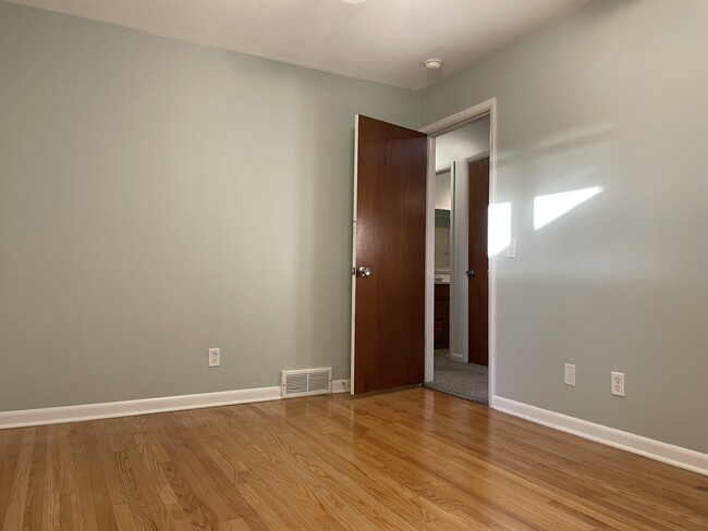 Building Photo - 1210 Acewood Blvd