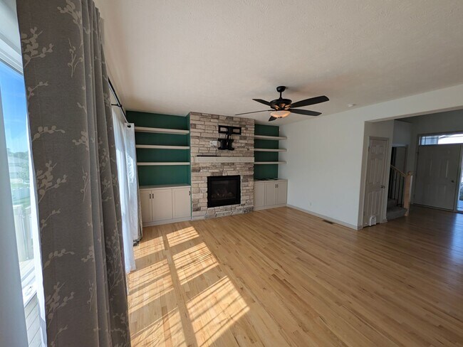 Building Photo - 5011 Clearwater Dr