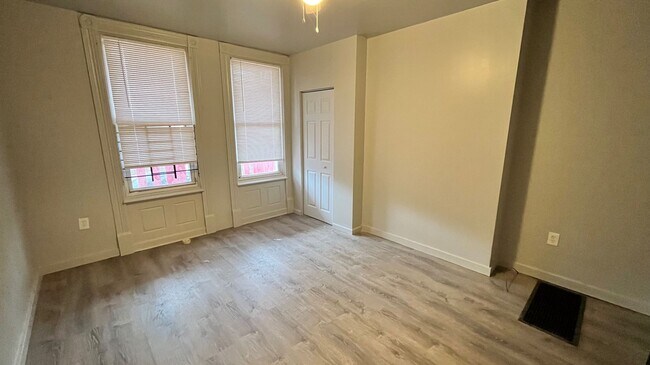 Building Photo - 212 Ophelia St