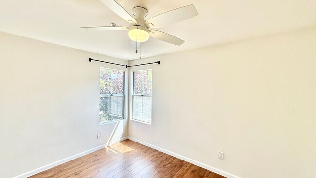 Building Photo - Lovely Two-Story Home in The Heights Overl...