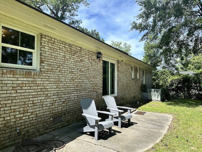Building Photo - 2204 N Dallerton Cir