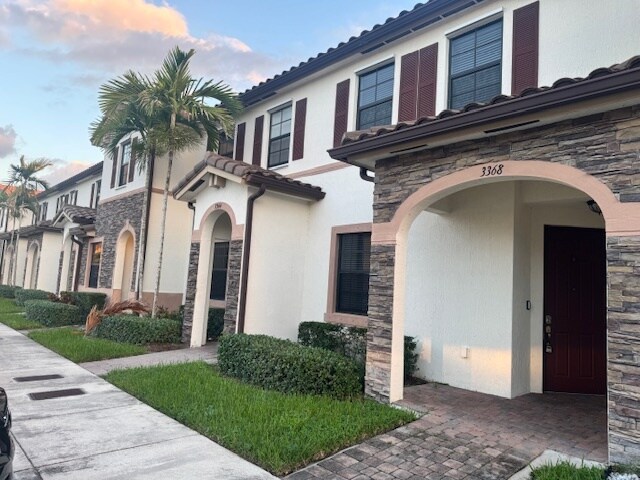 Primary Photo - 3368 W 92nd Pl