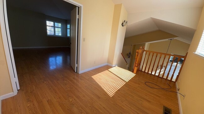Building Photo - 649 Daffodil Dr