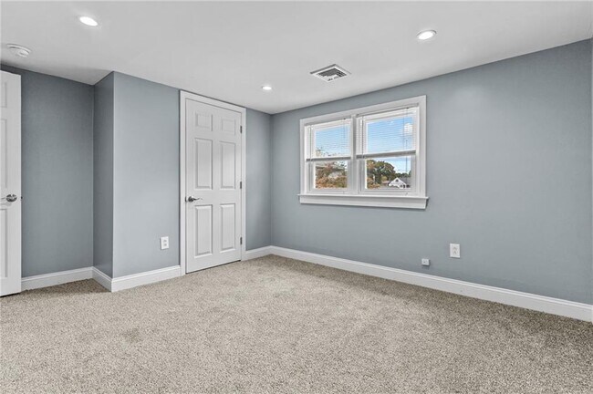 Building Photo - 10 Cooke Pl