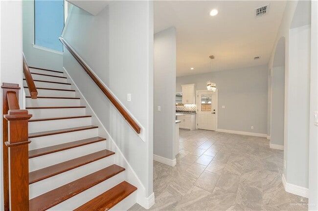 Building Photo - 1711 Lago Delton