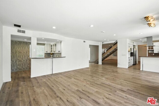 Building Photo - 5128 Llano Dr