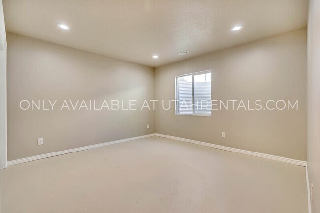 Building Photo - 1419 Stayner Dr
