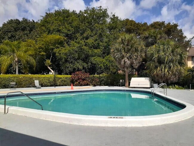 Building Photo - 4354 NW 9th Ave