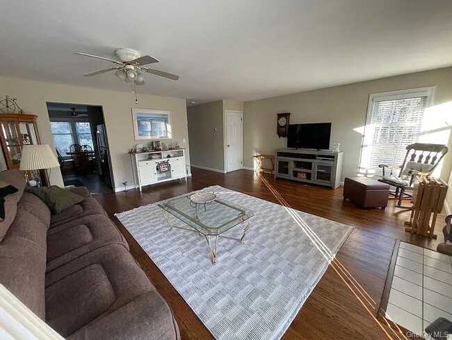 Building Photo - 1 Sea Ct Ln