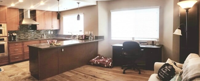 Building Photo - Gorgeous Townhouse in La Jolla Colony's Madrid Complex in the heart of UTC!