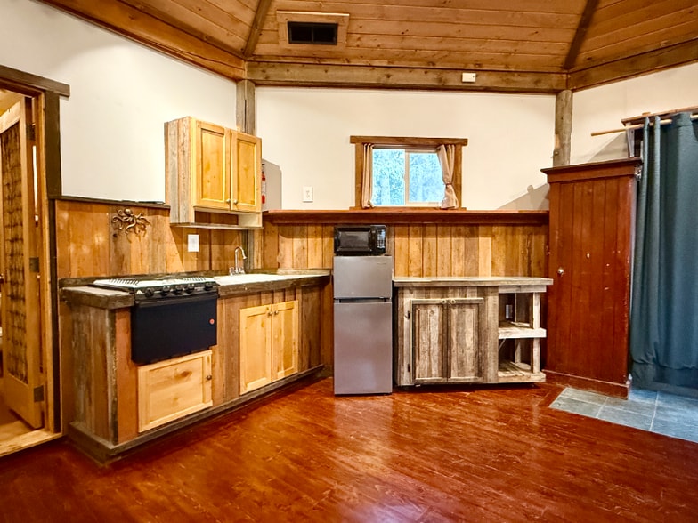 Building Photo - 1611 N Fork Rd