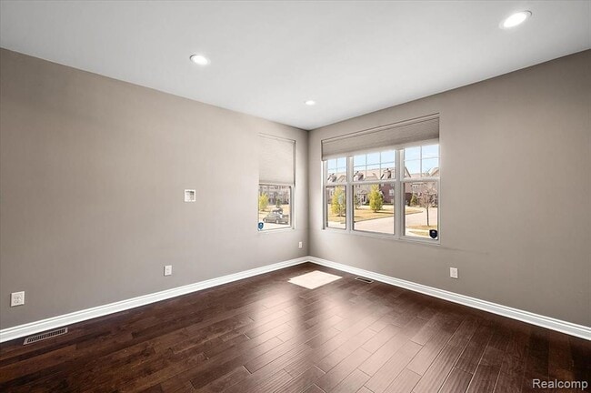 Building Photo - 2877 Hartwick Dr