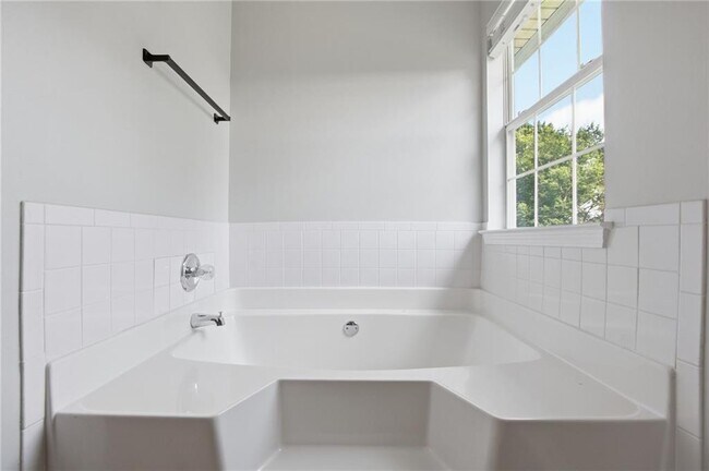 Building Photo - 5949 Idlewood Pl