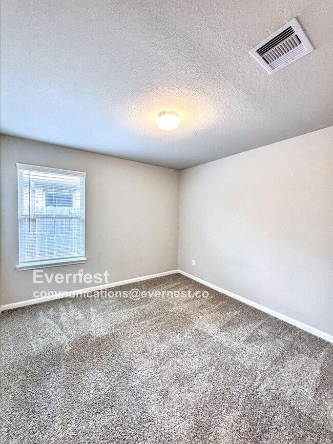 Building Photo - 7418 Highland Chase Dr