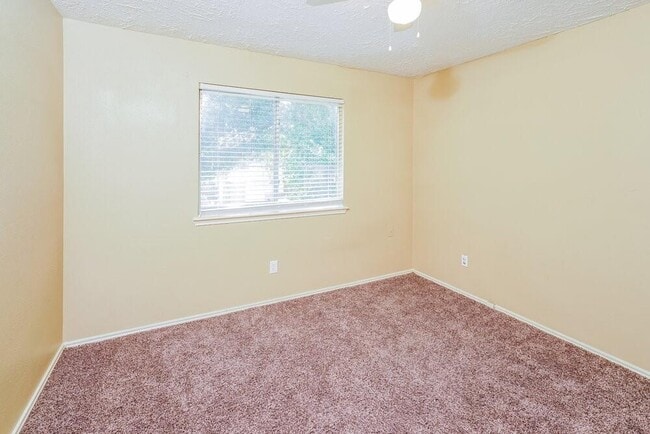 Building Photo - 18082 Garden Manor Dr