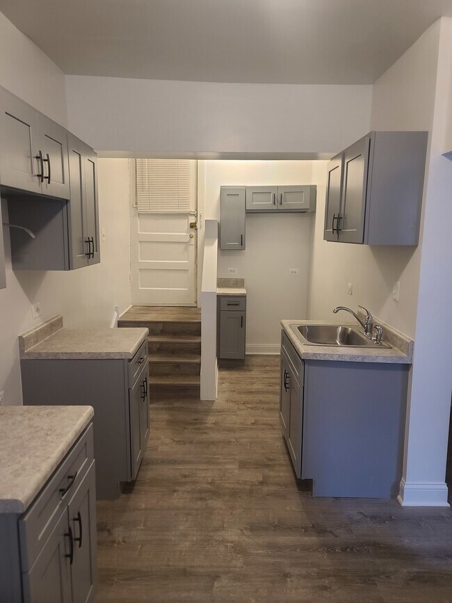 Building Photo - 4426 N St Louis Ave