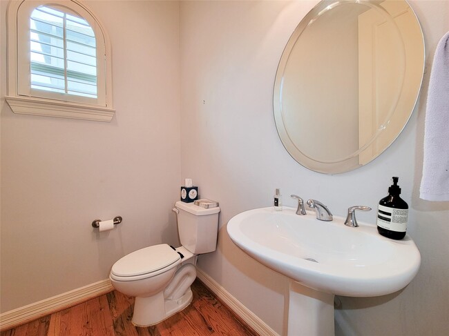 Building Photo - 1421 Bremond St
