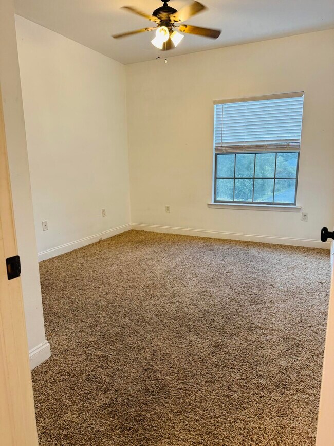 Building Photo - 603 Red Fern Rd
