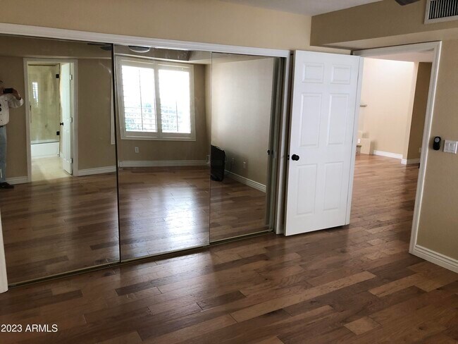 Building Photo - 6527 N 13th Dr