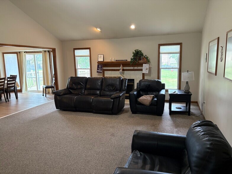 Building Photo - 50989 Middle River Dr