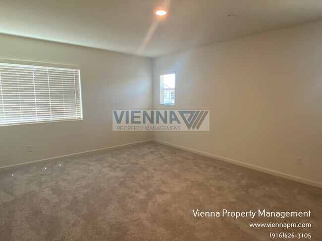 Building Photo - 724 Lincolnshire Cir
