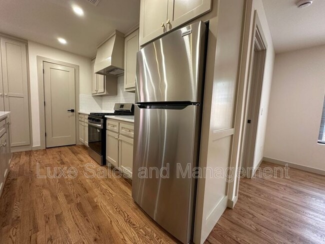 Building Photo - 911 NE 16th St