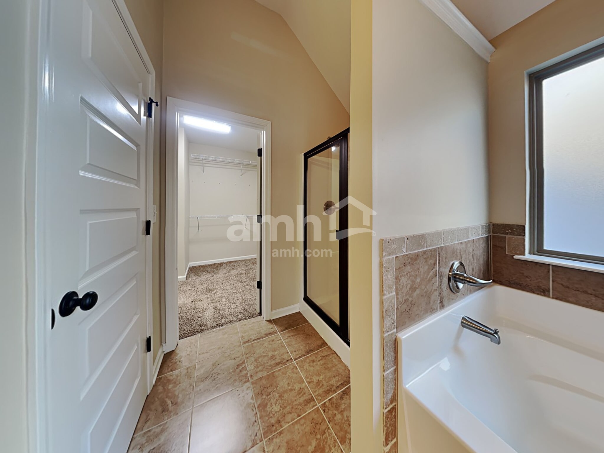 Building Photo - 137 Border Ave