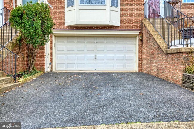Building Photo - 5742 Governors Pond Cir