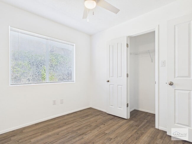 Building Photo - Single Family Home Available Now!