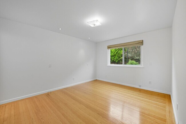 Building Photo - 805 Foerster St
