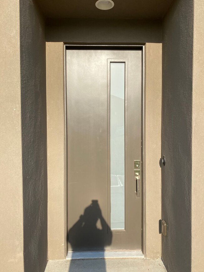 Building Photo - Beautiful like new 3 Bedroom, 2.5 Bathroom...