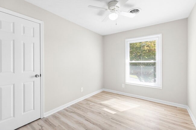 Building Photo - 1060 Okrina Dr