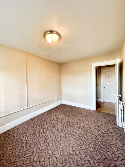 Building Photo - 901 N M St