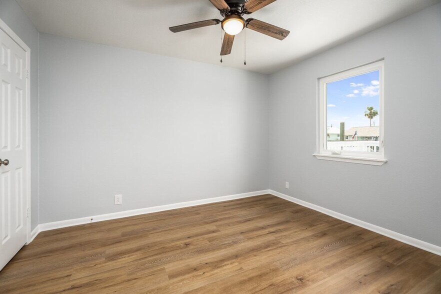 Building Photo - 901 Bonita Dr